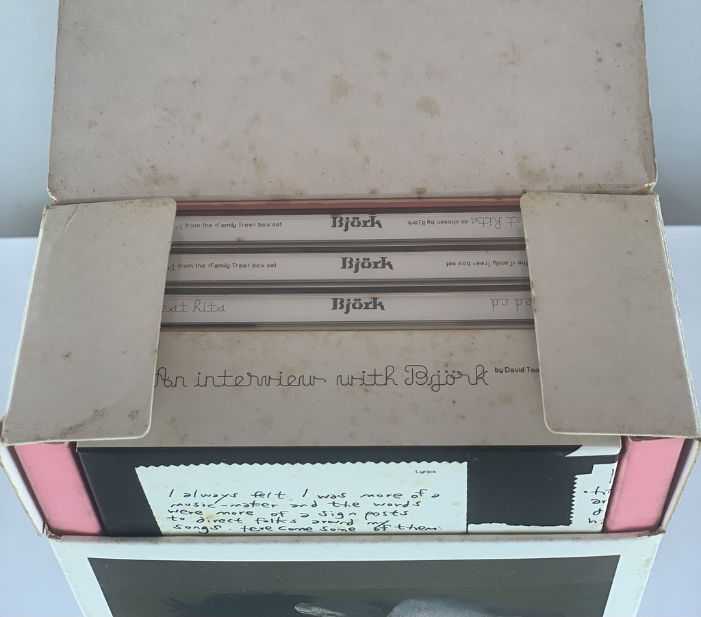 Björk / Family Tree 6CD ボックス Bjork - Greatest Hits & Family Tree [Promocional] (6 CDs + VHS